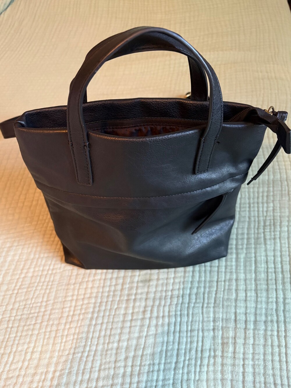 Black Leather Handbag with Zipper Closure and Adjustable Strap